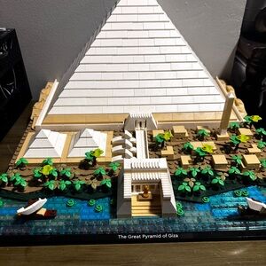 LEGO Great Pyramid with White and Tan Details
